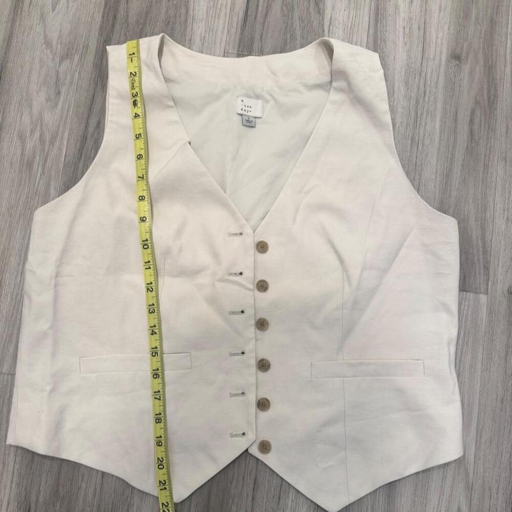 A New Day cream/beige button up Vest Size Large